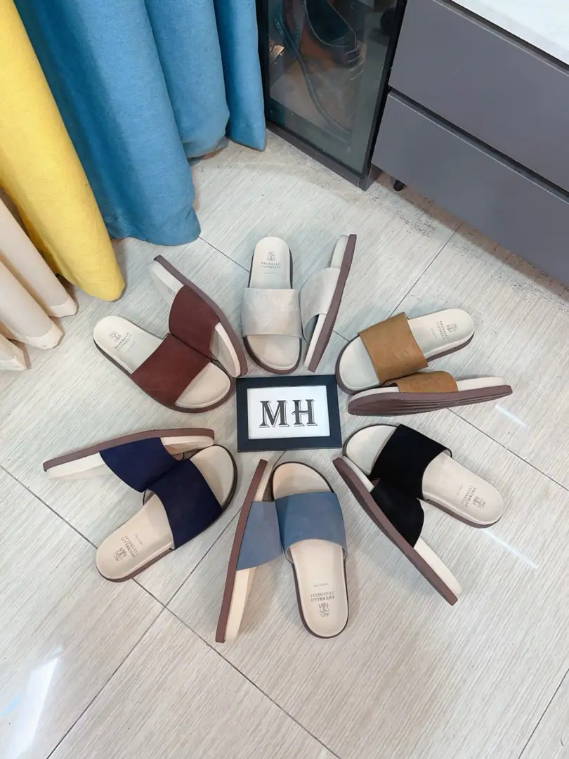 Get out of the factory.🌸🌸 【Cross-traw, Half-drawn】Brunello Cucinelli BCMen's leisure men's sandals.｜This sandal is a swirling skin for the Italian import.｜The exterior of the shoe is plated with branded electrocution for the old processor.｜The buckles are scalding at will.｜You can handle it if you lose weight.｜The elastic rubber bubbles are so dense.｜It's not easy to deform.｜This sandal shoe is classic. It's never out of date.｜The personality of the outside world.logoAnd uniquely designed water-coated grooves.｜The luxury of the moment is blown up. Size: 38-44（45.46Do it.）