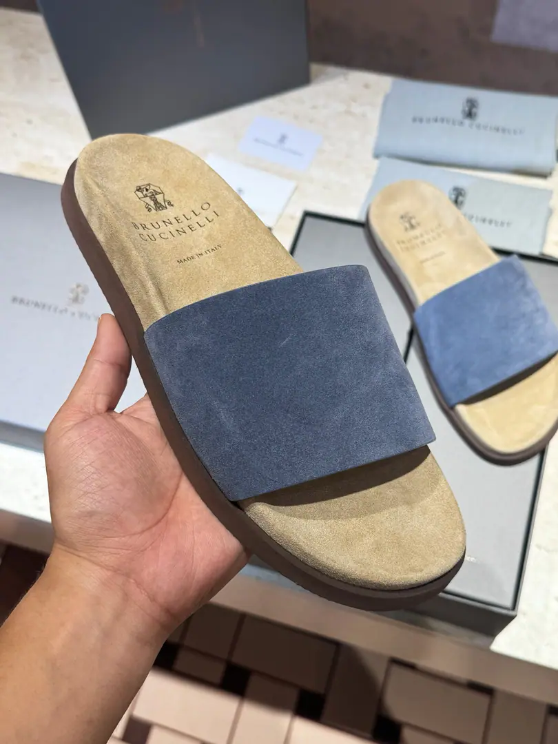 Brunello CucineliMen, leather slippers. The materials are beautiful.. Soft, skin-shoeed, wrapped-up designs that touch your feet., And with the most light. Combining the outer soles of micro-holed materials, Make your leisure time more comfortable.. Size:39-44(38.45Custom）