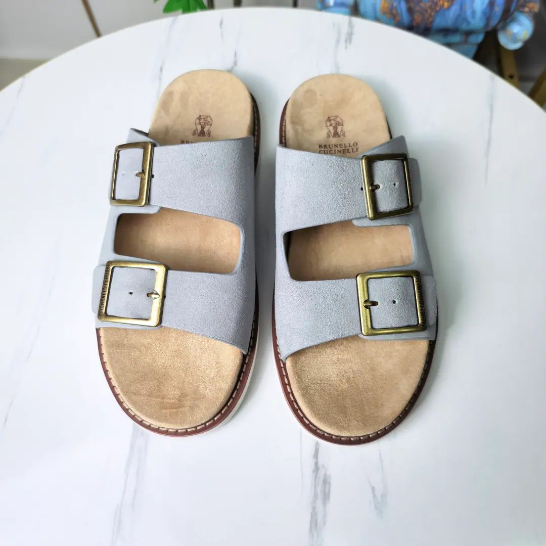 Plant price: 🏇🏻🏇🏻🏇🏻 【Cool.】Brunello Cucinelli BCMen's leisure men's sandals.✅ This sandal is a swirling skin for the Italian import.✅ The elastic rubber bubbles are so dense.｜It's not easy to deform.✅ This sandal shoe is classic. It's never out of date.✅ The personality of the outside world.logoAnd uniquely designed water-coated grooves.｜The luxury of the moment is blown up. Size: 38-44（45.46Do it.）