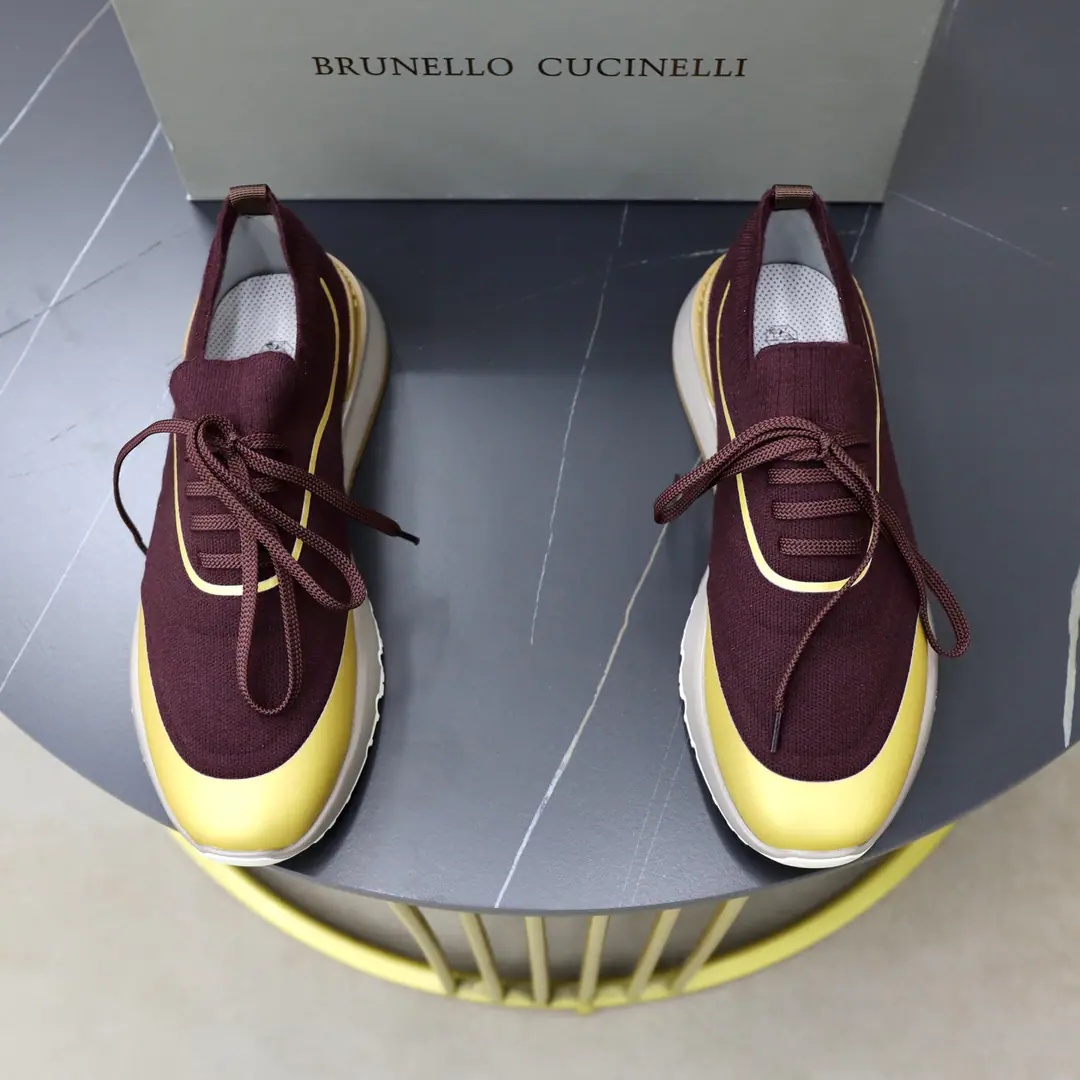 Get out of the factory. Original ListBrunello Cucinelli Men's anti-feather scuffle-coated knitting sneakers.！ Spring new money Classic leather shoe head wrapping. Light and flexible knitting shoes. Comfortable and leg-like. Same color as anti-feather belt. Decoration The classic badge sign the shoe tongue. Wearing tape with shoe rings High-ball looses and tights. It's easy to wear. You can draw the real leather cushion. No shoes. Light white yellow slammed under the soles of shoes Standard sneakers layout The shoes are stunned on both sides. It's amazing. A very good one. Simple Darkness You're a big-ass guy with feet., Full package！ Size: 38-39-40-41-42-43-44Skins size.（Customable45.46）