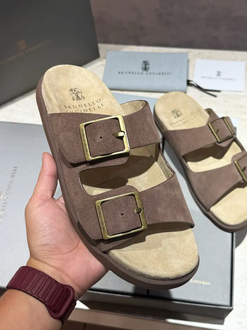 Brunello CucineliMen, leather slippers. The materials are beautiful.. Soft, skin-shoeed, wrapped-up designs that touch your feet., And with the most light. Combining the outer soles of micro-holed materials, Make your leisure time more comfortable.. Size:39-44(38.45Custom）