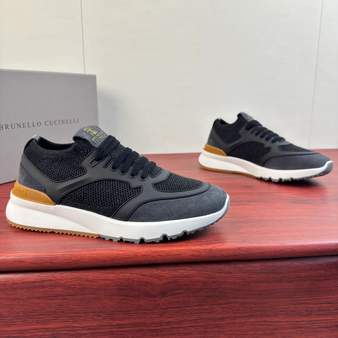 Brunello Cucinelli Men's anti-feather scuffle-coated knitting sneakers.！ Spring new money Classic anti-feather shoe head wrapping. Light and flexible knitting shoes. Comfortable and leg-like. Same color as anti-feather belt. Decoration The classic badge sign the shoe tongue. Wearing tape with shoe rings High-ball looses and tights. It's easy to wear. You can draw the real leather cushion. No shoes. Light white yellow slammed under the soles of shoes Standard sneakers layout The shoes are stunned on both sides. It's amazing. A very good one. Simple Darkness You're a big-ass guy with feet., I'll be working hard to see the details., Full package, Four Colors Optional To meet the needs of different scenarios！ Size: 39-40-41-42-43-44Skins size.（Customable38.45.46） The cargo.: 25626-2 Black Ash