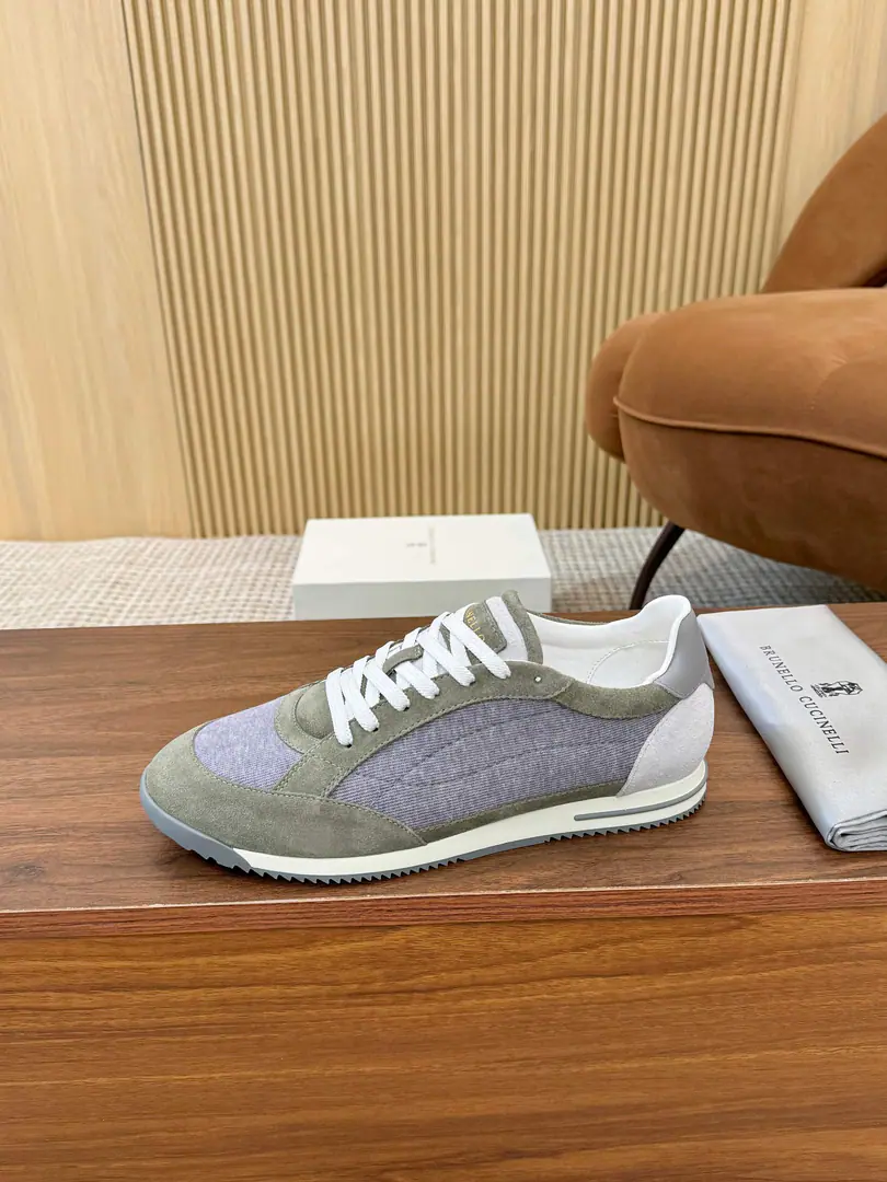 Minoru.🎤🎤 Brunello Cucinelli ssSpring and summer. Men's shoes. AbbreviationsBC This brand is the world's top luxury brand from Italy.[John.], It's called a low profile luxury. “King of the velvet.” and “The real luxury of the garment industry.”. A lot of people know about wool.CashmereTop, Expensive., I can't take it off when I wear it., And a lot of them., No comparison.BCThis brand is better at designing a top-level wool fabric. “Low profile luxury.” The style of the. I'll have a little skin on my shoe and a sandy skin. Inside is a white benzene-specific design for sheep., High-footing bubbles and cattle stickers., The upper foot is comfortable., No coloring., No slides., Environmentally soundTPU+PUThe big bottom is one., Clean and unplugged.. The hysteria shed. ♪ The plentiful ♪ Box packing Size: 39-44 （38.45.46Make a reservation or not.）Welcome to the map.[Applause.]The transmission will blow.……[John.][John.][John.]