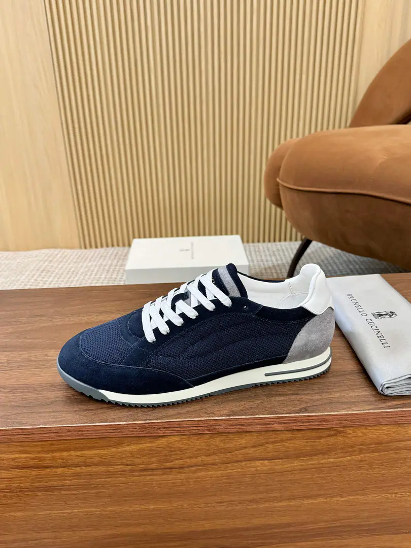 Minoru.🎤🎤 Brunello Cucinelli ssSpring and summer. Men's shoes. AbbreviationsBC This brand is the world's top luxury brand from Italy.[John.], It's called a low profile luxury. “King of the velvet.” and “The real luxury of the garment industry.”. A lot of people know about wool.CashmereTop, Expensive., I can't take it off when I wear it., And a lot of them., No comparison.BCThis brand is better at designing a top-level wool fabric. “Low profile luxury.” The style of the. I'll have a little skin on my shoe and a sandy skin. Inside is a white benzene-specific design for sheep., High-footing bubbles and cattle stickers., The upper foot is comfortable., No coloring., No slides., Environmentally soundTPU+PUThe big bottom is one., Clean and unplugged.. The hysteria shed. ♪ The plentiful ♪ Box packing Size: 39-44 （38.45.46Make a reservation or not.）Welcome to the map.[Applause.]The transmission will blow.……[John.][John.][John.]