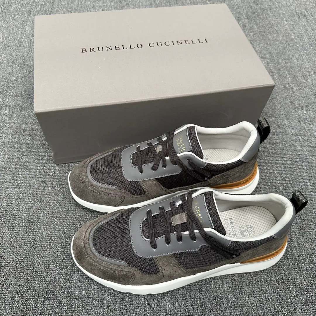 Brunello Cucinelli ssSpring and summer, the new man's shoes. AbbreviationsBC This brand is the world's top luxury brand from Italy., It's called a low profile luxury. “King of the velvet.” and “The real luxury of the garment industry.”. A lot of people know about wool.CashmereTop, Expensive., I can't take it off when I wear it., And a lot of them., No comparison.BCThis brand is better at designing a top-level wool fabric. “Low profile luxury.” The style of the. Top of the shoe.+High silk moose. Inside is a white benzene for a cow.+0.5mmCircle-based punch-hole design, High-footing bubbles and cattle stickers., The upper foot is comfortable., No coloring., No slides., Environmentally soundTPU+PUThe big bottom is one., Clean and unplugged.. The hysteria shed. ♪ The plentiful ♪ Box packing Size: 39/40/41/42/43/44 （45.46Make a reservation.）Shoes boxes are original drawer-style. Shoes and shoes. Standard leather shoe size The cargo.