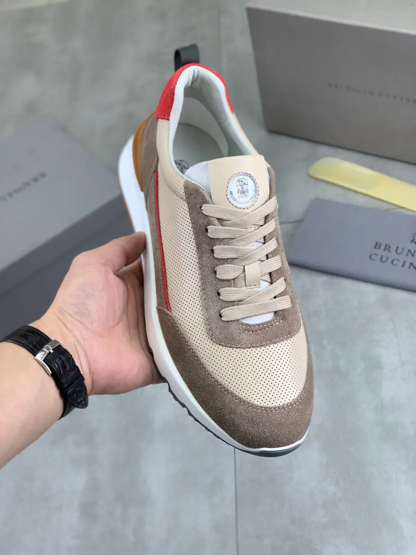 Plant price Real value High Version 🌹🌹BCNew Brunello Cucinell* Low gang sneakers. Official sales priceRMB, The classic veils inspire the taste of the sneakers.. The original cow skins are extremely light and flexible., The shoes are tight on both sides., And the shoe head is unique with sporting accessories.“Micah.”Process, I'm gonna go up and get air.. The elasticity of the knitting ensures that the shoes fit better., It's more comfortable in it. It's a very strong material comparison.. The skin of the cow has a pedal of the cow. I'm comfortable with air. Heel and shoe mats are branded.logoMark, The back and the weavers. The original model of light-blowing rubber grabs the soles of the shoes. Make shoes comfortable and flexible on their feet.. Easy and comfortable. Standard code number: 38-44 Colours: 4️⃣Colours
