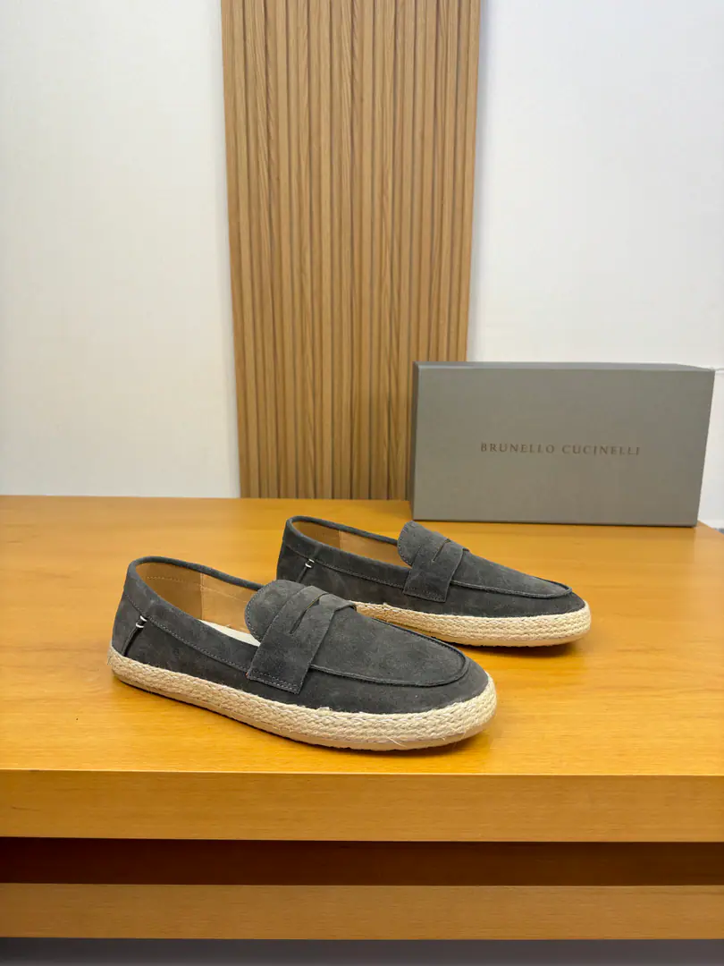 【 Brunello Cucinelli】Bruno.·Cuchnelli. High-end quality Original List·The leisure board shoes are stomping. Shoe.: Imports🔝High-swilight revelling cow skin., Shoe Dan..Back up..Sew the sewn-up of the outer car., Brand-loading decorations Uchi.: Water-tied cow skin. Otsumi!: It's so light.TPR·Rubber.Weaving ropes around the perimeter. Combination to the base Super-high-quality control.·- I'm doing a little work.: Highlight(High-end·- How expensive.·Slot) Size: 39-44（38, 45, Make a reservation.)·BC0126