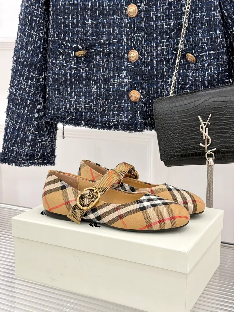 Burberry / - Boboli.26WFNew The Glyph ballet shoes, Mary Jane's shoes. The classic stripe is old and old. Ballet shoes soft and scalding. Mary Jane is a very good man. The flat step is light and sound. ♪ Skins are so warm and tender ♪ Flex-twigs. The wind is so relaxed. The suit is a daily commuter. You're not going to be able to take a high-profile place without saying anything. ♪ And fade away and return to the true quality ♪ I'm not tired of wearing it all day. The retro-modernity fits the season. The intellectual wind just needs one single item. The big card process is hidden in a thin spot. I'm not afraid of the tide. You're a little light-handed. The shoe cabinet is a classic.！ Shoes face-to-face customized leather as it was The insides are all sheep's skin. Italian imports are so thick. Size: 35-39（40/41Custom）