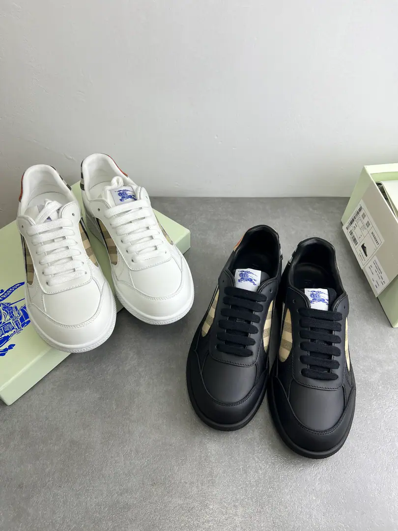 Holly!（Repurchase Quality） Couple money. New stuff on the shelf.BURBERRYI Finally.|Cool.·The blogger says: Gravity Terrace Sports shoes - Boboli.（Burberry）Classic Prototypes It's a really nice shoe.··Knight's blue skates. Finally, I see the latest slant tattoo.➕The skin of the cow really looks good in the color of the sneakers., I can do whatever I want. Sports shoes, Use cotton to mix paste.➕Cow skin made.. Made in Italian craftsmen., Decorative Swirl Burberry Gear. The rubber shoe bottom is a collection. Burberry Letter logo. From Burberry The classics., The necessary provision for the closet is interpreted in a branded style. Round shoe head. The horse's knight's logo is on the shoe tongue.（EKD）Label Leather shoes. Shoes bottom strap. Burberry Letter logo Codes Female size: 35-36-37-38-39-40Code Men: 39-40-41-42-43-44Code, Positive Attention.⚠️39 40Men on the manifest., Women Numbering