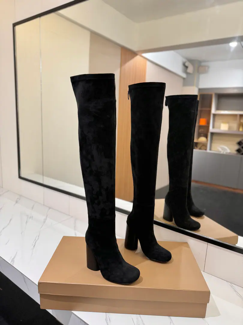 Plant price: 𝘽𝙪𝙧𝙗𝙚𝙧𝙧𝙮𝙮 The exclusive launch of the round-head logo and the stun boots.👢 🎉BURBERRYBobley England.🇬🇧Luxury brands, Original1:1Copy, Close-armed boots., Design round boots with a thick heel., Decoration branding pattern. 🆕🆕🆕 ⚠Boots.: Italy🇮🇹Erasing, ♪ In the inside, you'll have to put your feet on the skin ♪, Italy🇮🇹That's a big one.💞！！！ ✅Fabulous.: Import Italian ballistics ✅Otsumi!: The original is really a big one. ✅He's tall.: 𝟏𝟎.𝟓𝙘𝙢 ✅- A bag.: The ancient classics of the leather bag and... ✅Codes: 𝟑𝟒-𝟒𝟏（𝟑𝟒.𝟒𝟎.𝟒𝟏Do it.） ✅Humming: 𝟓𝟖𝙘𝙢 ✅Boots.: 𝟑𝟕𝙘𝙢