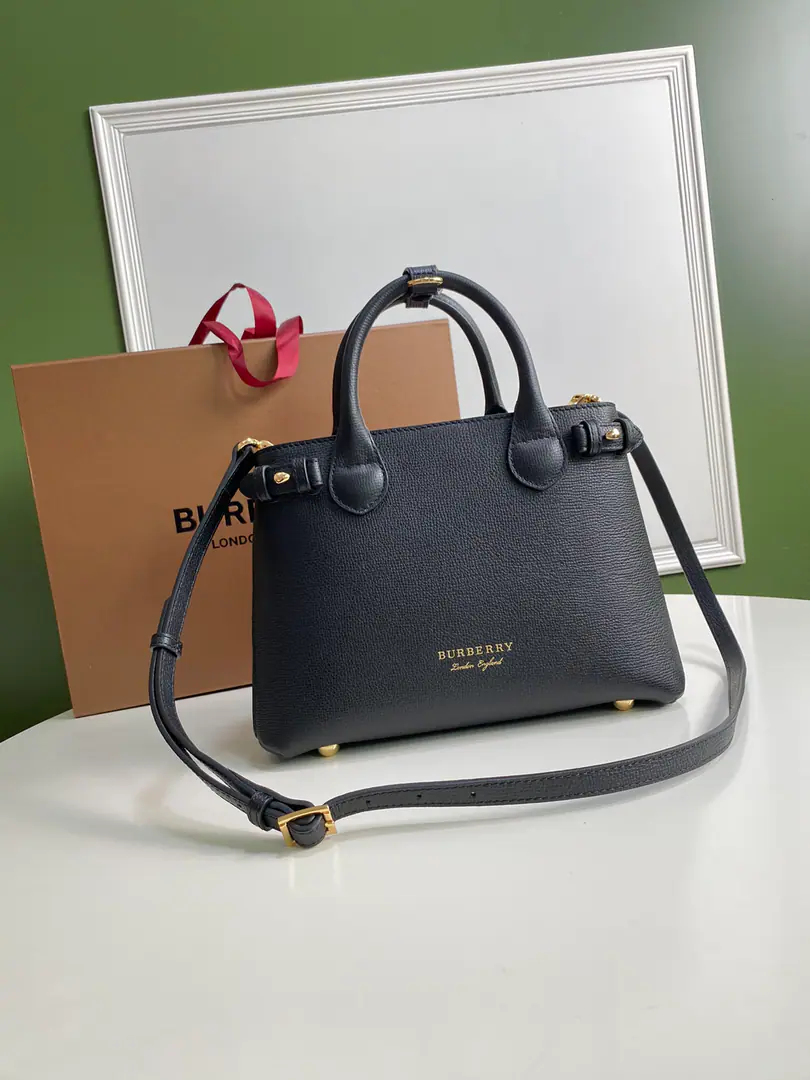 Special level British ordersBbr The BannerTóth. House Gravity-stamped leatherbane handbags. Soft structural senses package selection of granular leather andHouse CheckThe glyphs are carefully crafted. Detachable leather shoulder belt The latest fabric is different from the old one. Small26cm🌟7131