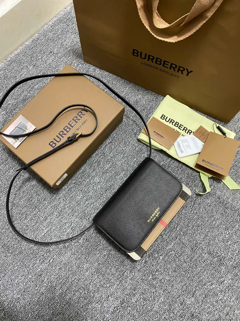 Special level 【Skin shoulder belt.】Model: 1441. BA small handbag for a family.🎈built-in cards Zip security. A big space.！Little Linglong. It's a great deal of practical stuff.！Use imported Italian cow skin Soft and delicate.（19X13.5X4.5）🎁