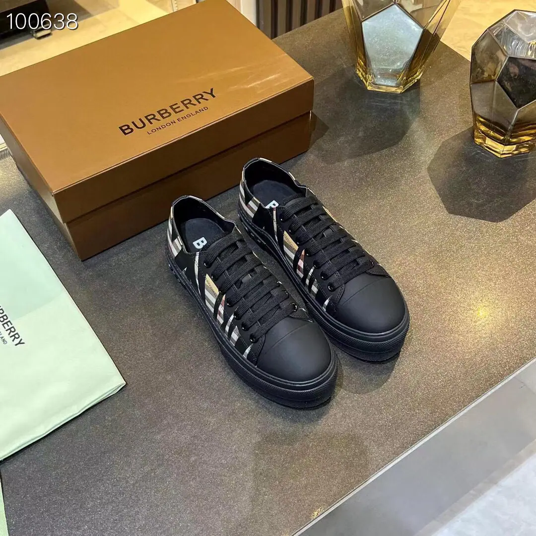 Plant prices Men plus10 🔥🔥🔥BURBERRY🔥🔥🔥Top-level sports shoes, Match House A British cotton-twilighting tailor.. ✅Shoe.: 63%Cowskin., 37%Cotton👍Decoration: %Polyurethane ✅inside: Skins of sheep. ✅Shoes under the sole.: %Polyurethane👍Tie the joint. Heel's got a heel. Burberry Stereo-letter logo ✅Box packing, One-to-one version.🔥🔥🔥 ✅Codes: 35-46（Sold35-45.46）