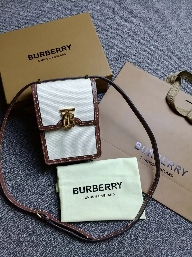 BYou're a good boy.「Robin – Robin Bob.」, The cotton canvas and the leather of the catch., Lock button decoration Thomas BurInspired Special Identification. ♪ And I can't bear ♪, Slant, Or make your hand in a bag.. Space is for all-sized cell phones.. Numbering: 90231 Dimensions:13.5 x 4.5 x 19cm. 84388080