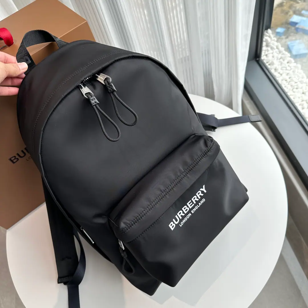 BThe new nylon's double-handbag., It's brand-new., A smooth leather edged outfit., The shoulder belt is a little bit more... BurLetter with a flower spin logo. 30.5 x 14.5 x 42.5cmModel1091