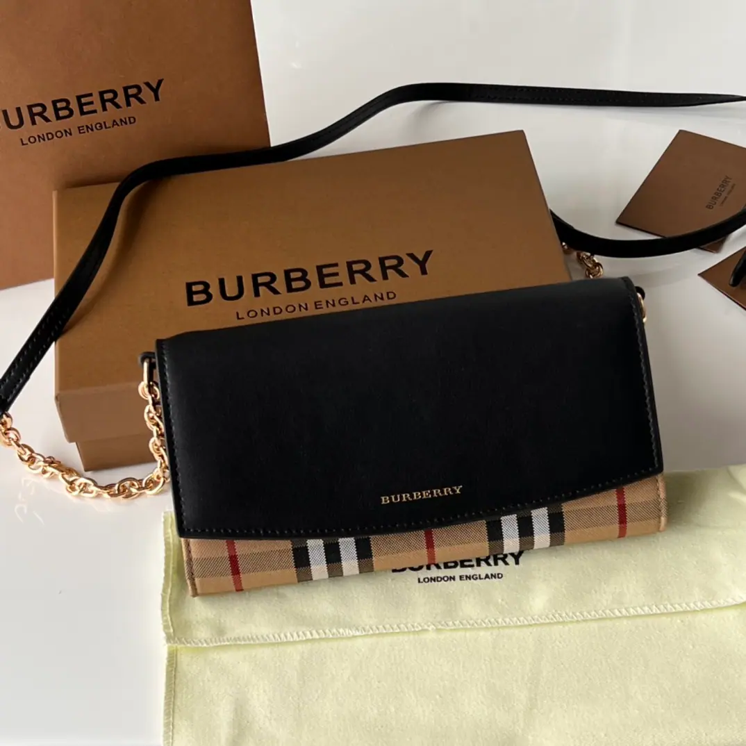 Horseferry The leather-chained leather-dealed wallet.➰【B•Home.】Original Single🇮🇹～～🎉👉With chains and leather shoulder belts.. This is a small handbag that can be used alone., Or put it in a daily bag as a wallet.. 👍Counter Quality, - I'm doing a little work.💋Physical shoot📷, 🆔🆔40482501- Himab., Dimensions21cm*12cm*3cm