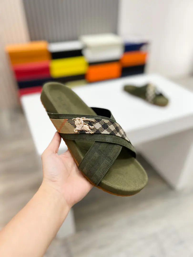 BurberrBobo.UrchinSeries Gravity Thick Shoes. UrchinShoes. It's made of soft, anti-feather leather., Made in Italian craftsmen.. I'm putting a lot of pressure on the grid., The branded logo for the bottom of the stamped shoe.. & Make modifiable B Font-button Ring, It's decorated and swirled. Burberr Gravity, In a symbolic sammy. Send a cabinet for fine packaging🛍📦 ▪️Fabulous.: Original customized head-level cattle skin ▪️Uchi.: Imports of soft sheep skins ▪️Shoes under the sole.: Original Open-Screen Double ColourTPUMaterial ▪️Bottom: 2CM ▪️Size: Men39-44（Custom45