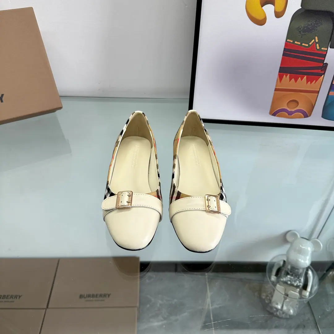 🌈🌈- Boboli.Burberry Classic square-lined shoes. The least chosen shoe of the oldest so far. It looks good on anyone.👏Don't underestimate the cost of the fabric. We use three layers of cloth on our shoes. Single-story cell stripes imported fibre cloths45One. 3The cost of the floors is... One yards to the left.💪It's just to make sure that the shoe line feels strong. Not mutant, The real one is a hardware button. The inside sheep's skin is stomping. 🇮🇹Simulate the skin. Standard Code🌈35-43(35.40.41.42.43No re-election.)