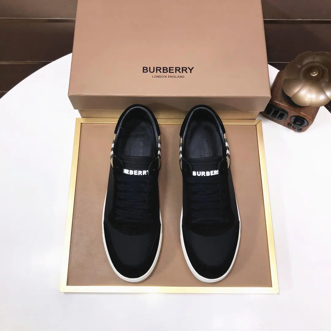 Plant 【burberry- Boboli.】Classic low-band sneakers.｜Imported cattle skin with classic glycerine.｜In the sheep's skin.｜Original Base｜The finest things to wear are comforts. Size: 38-44（45Do it.）