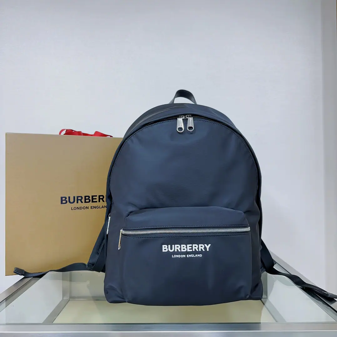 BThe new nylon's double-handbag., It's brand-new., A smooth leather edged outfit., The shoulder belt is a little bit more... BurLetter with a flower spin logo. 30.5 x 14.5 x 42.5cm！