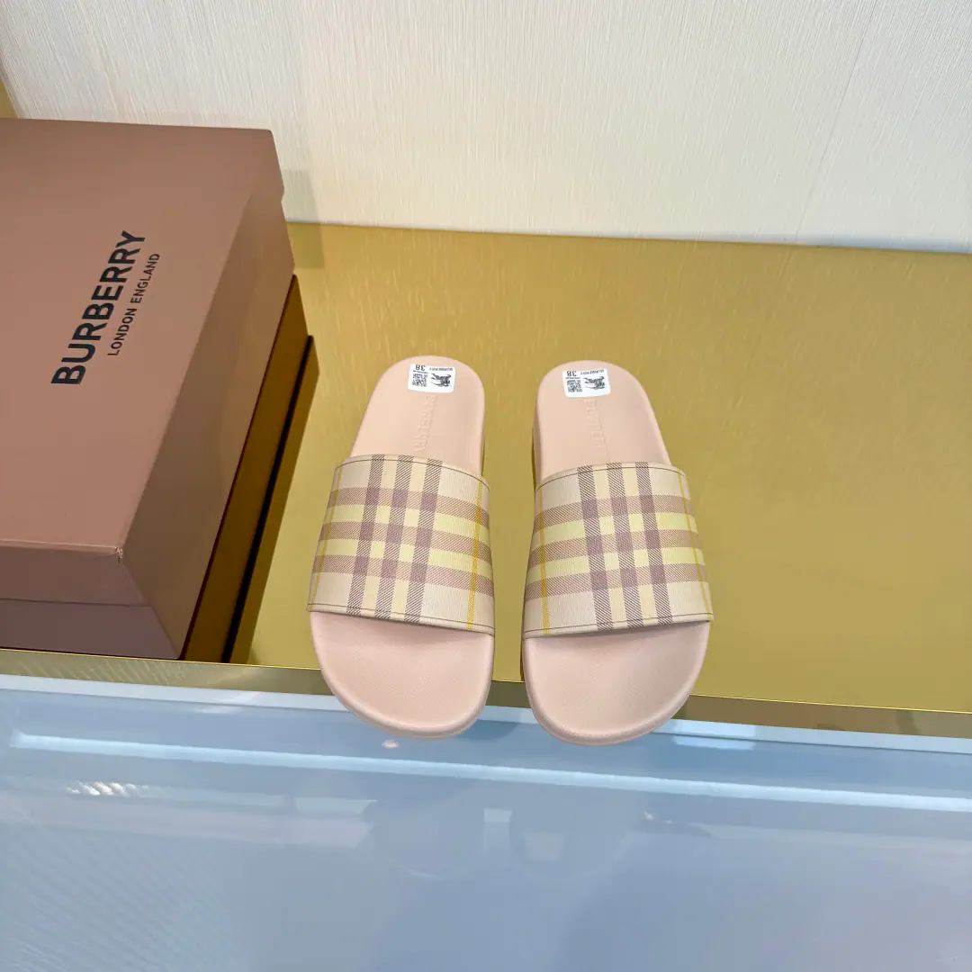 Plant price The new slipper in the counter has the branded letter-based logo., And the chief creative director. Riccardo Tisci It's... Burberry First Show Series Name「Kingdom」 Ruler Guide One to one., Pattern5DPrint Shoe.: %Environmentally friendly polyamide Shoes under the sole.: %Rubber Setup Design Codes, 36-46 The cabinet is full packaging.