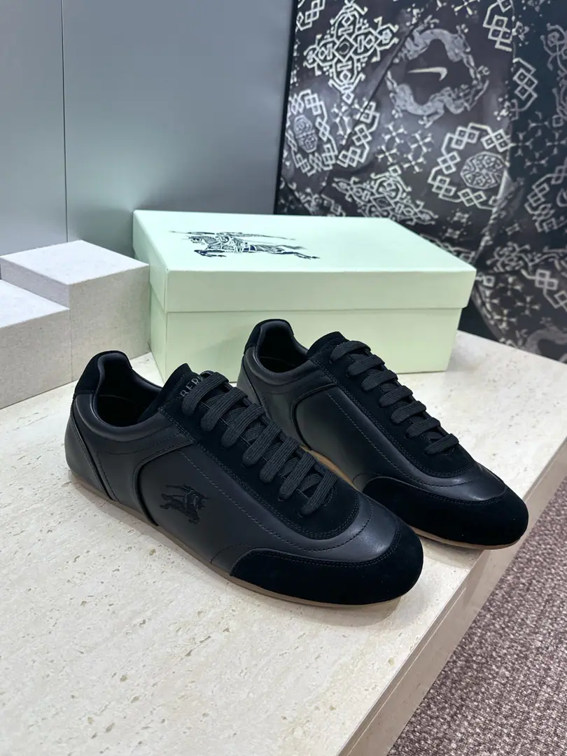 Plant prices Men+10 Burberry Bobley. 2026Spring and summer couple's new money with a leisure fashion and a sports shoe. BHome LetterlogoAcken-shoes with a 3-D embroidered flathead. Material:Shoes are imported into sheep, skin./Importing cow skin+In the skin of the watered cow.+Original OpenTpuOtsumi! Size:Female size35-41(40.41Custom without re-offer) Men39-45(45Custom without re-offer)