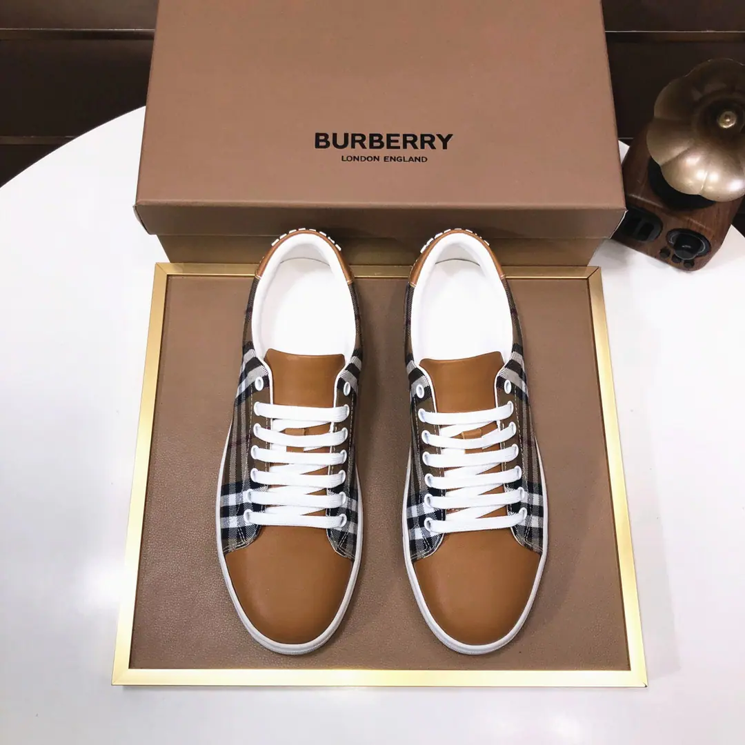 Plant 【burberry- Boboli.】Classic low-band sneakers.｜Imported cattle skin with classic glycerine.｜In the sheep's skin.｜Original Base｜The finest things to wear are comforts. Size: 38-44（45Do it.）