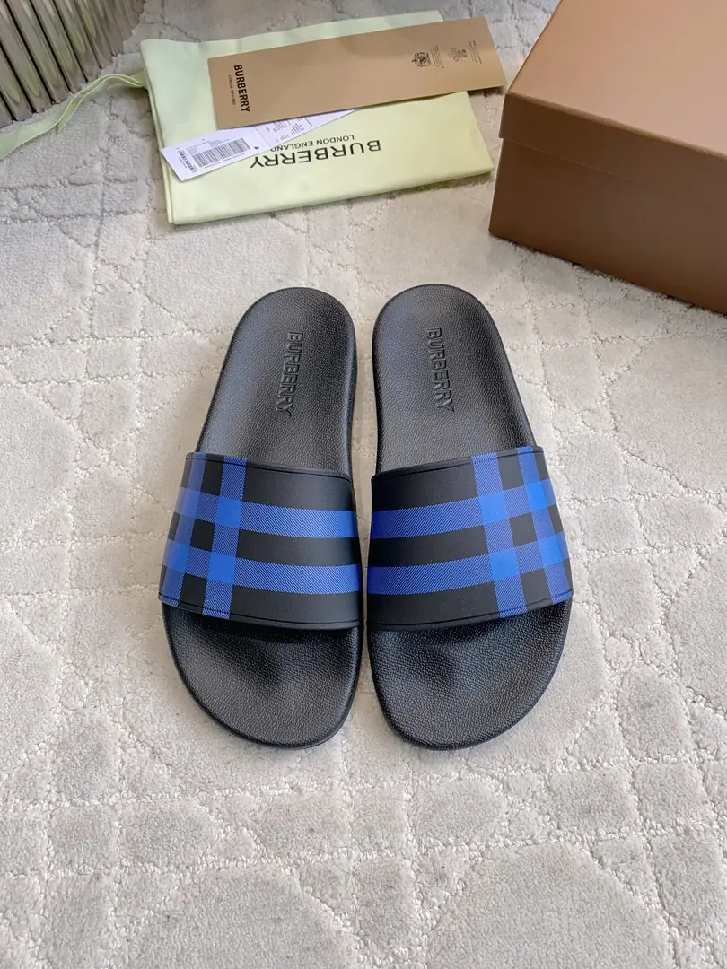 Get out of the factory. Same paragraph for men and women Burberr*New staircase sand slippers. A free pass. The whole pair of shoes is light and comfortable. ZPAcquisition1:1Repeat Female size35-39（40Do it.）Men39-45（46Do it.）