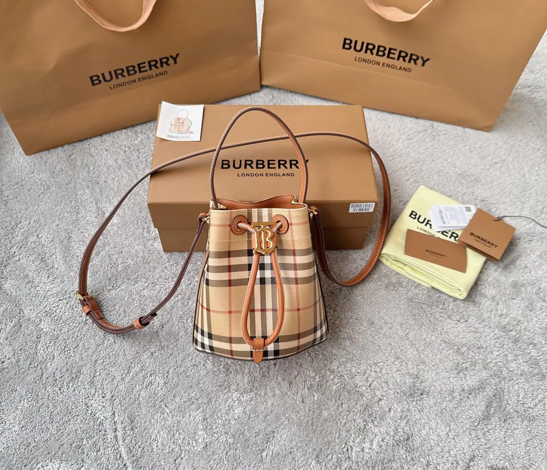 Special level BThis thumpy brown bucket bag in the new season., Using environmentally friendly and easy-to-record materials🌟Light endurance, It's so sweet and so sweet. The capacity is still good.💕Dimensions16.5x 11 x 18.5cmModel1841