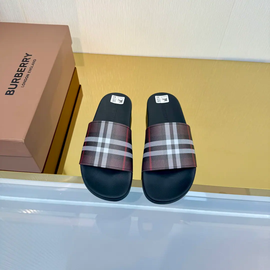 Plant price The new slipper in the counter has the branded letter-based logo., And the chief creative director. Riccardo Tisci It's... Burberry First Show Series Name「Kingdom」 Ruler Guide One to one., Pattern5DPrint Shoe.: %Environmentally friendly polyamide Shoes under the sole.: %Rubber Setup Design Codes, 36-46 The cabinet is full packaging.