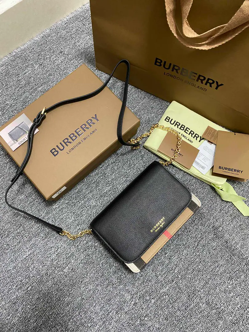 Special level 【Chain】Model: 1441. BA small handbag for a family.🎈built-in cards Zip security. A big space.！Little Linglong. It's a great deal of practical stuff.！Use imported Italian cow skin Soft and delicate.（19X13.5X4.5）🎁