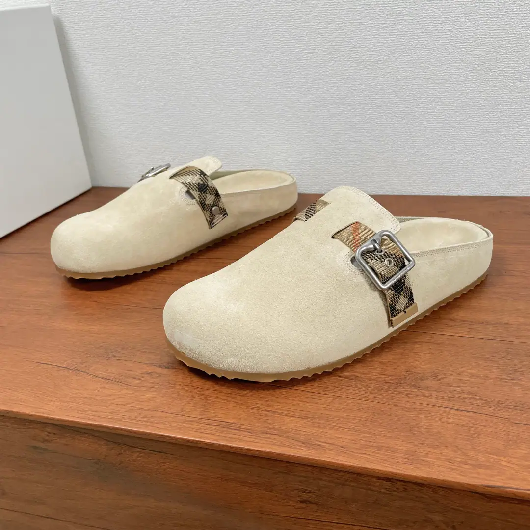 Burberry New man's leather. Urchin Half-drawn This semi-trailer shoe is made of soft, anti-featur and calf skin., & Make modifiable B Font-button Ring, A symbolic sand with decorated flowers. Burberry Gravity. Bottom of a shoe-faced package, The soles of the shoes are matched with the face., Heeling with a tattoo., The top of the surface of the wave-shaped rubber. Burberry Letter logo. Get your feet up there., Fashion leisure！Full packaged dustproof bags！ Codes: 39-40-41-42-43-44 Standard Code（38/45You're not going to be able to buy back.） Half-drawn Olive green.