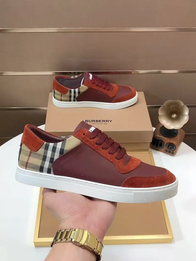 Plant 【burberry- Boboli.】Classic low-band sneakers.｜Imported cattle skin with classic glycerine.｜In the sheep's skin.｜Original Base｜The finest things to wear are comforts. Size: 38-44（45Do it.）