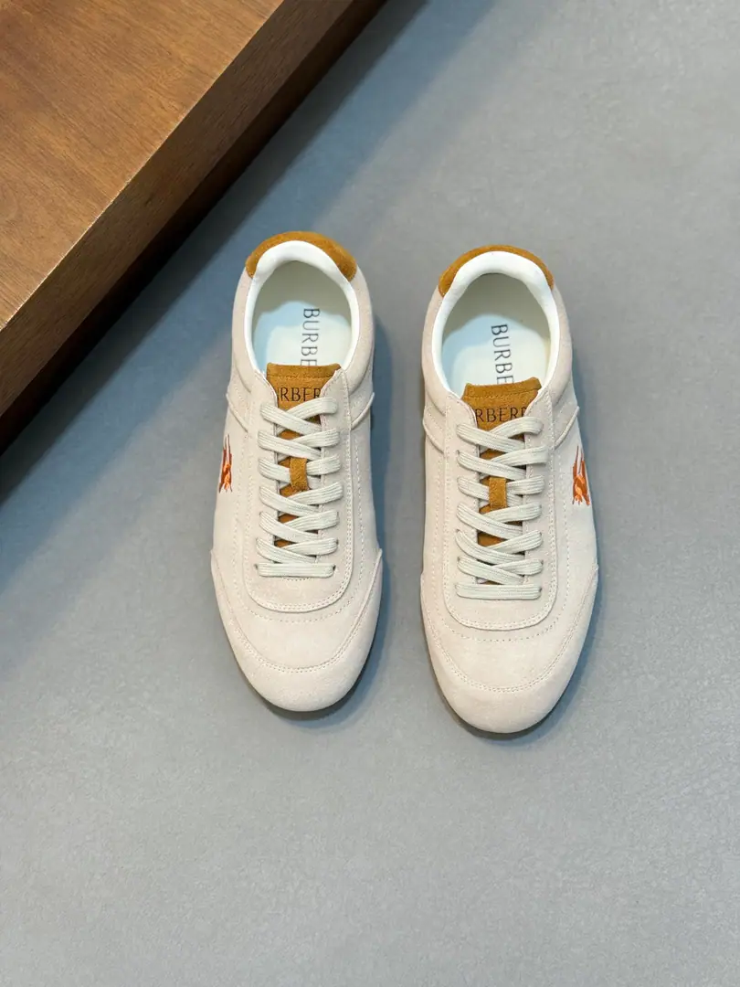 𝐁𝐔𝐑𝐁𝐄𝐑𝐑𝐘# Bobley's new Margo-Little and all the new balconies.·- Boboli.（Burberry）Classic Prototypes It's a really nice shoe.··Knight's blue skates. Finally, I see the latest slanting sneakers really look good., I can do whatever I want. Sports shoes, It's made of cotton-combined fabric.. Made in Italian craftsmen., Decorative Swirl Burberry Gear. With a lined and twig shoelace on the eye of the net., The rubber shoe bottom is a collection. Burberry Letter logo. From Burberry The classics., The necessary provision for the closet is interpreted in a branded style.. The knight's logo is on the side of round-shoes and tongue.（EKD）Label leather shoes mats, Shoes bottom strap. Burberry Letter logo size: 38-44（38, 45, 46Do it.）