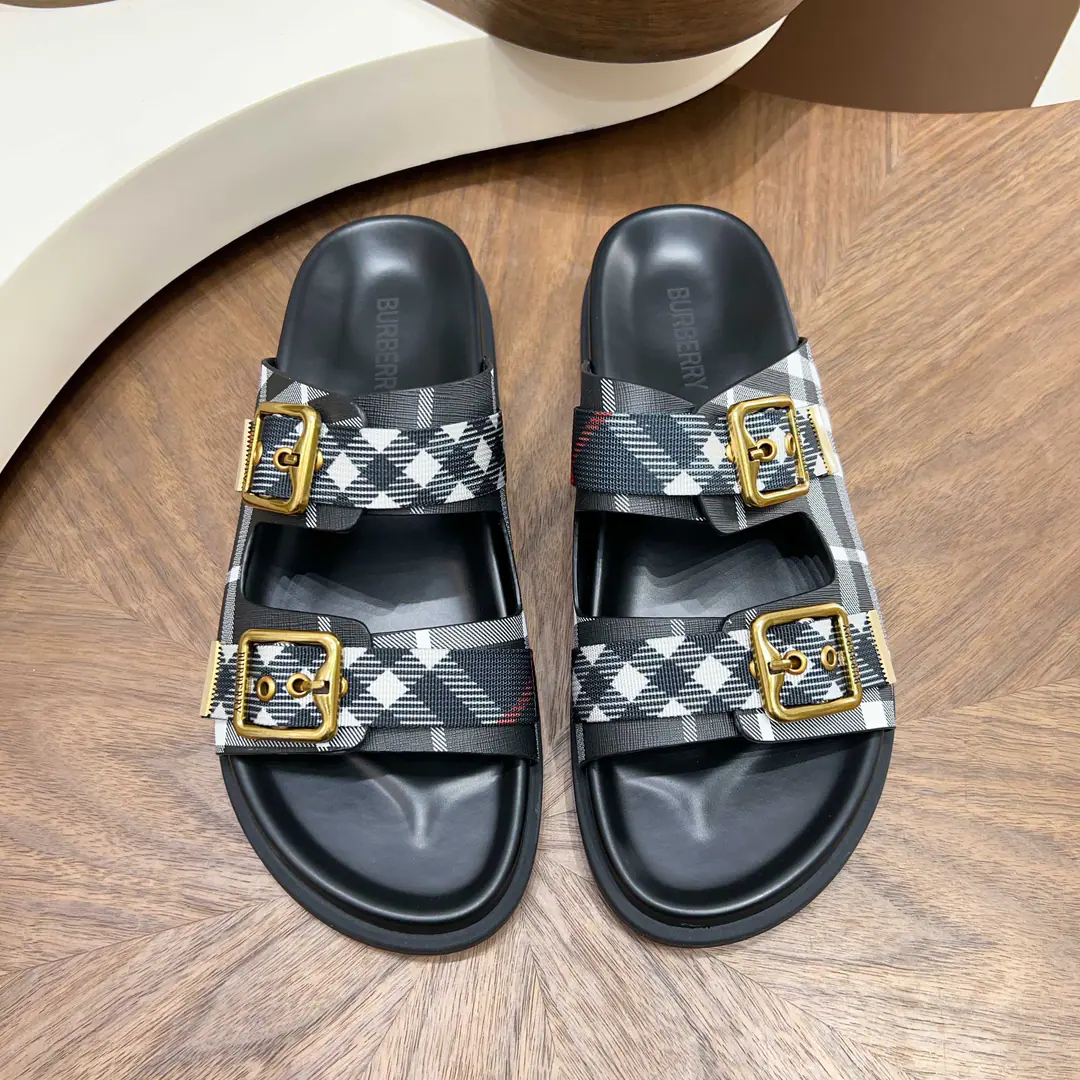 【Burberry 】 Mensize 39-44（38.45.46Custom） BurberryThe Barbolis are cross-trapped and damp. Head-decked cow skin.+3DPrint Mark／MetalTBTitle, I'm so full of texture.✨ Multi-Current Optional, Summer shorts./Nice jeans. Comfortable, unspareable., I can wear it on a commute..