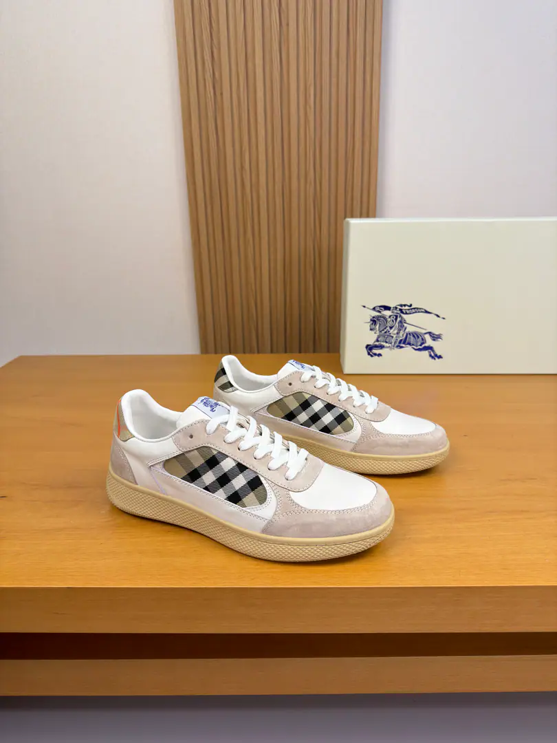 【 BURBERRY】- Boboli. High-end quality Original List·Leisure sports shoes Shoe.: Imports🔝Napa Skin., Anti-feathers., Brand totems., Shoe tongue..- It's a plastic brand.logoCursor Uchi.: Water-tied cow skin. Otsumi!: It's so light.TPRRubber; Double-coloured base Super-high-quality control.·- I'm doing a little work.: Highlight(High-end·- How expensive.·Slot) Size: 38-44（45, Make a reservation.)·BBR0157