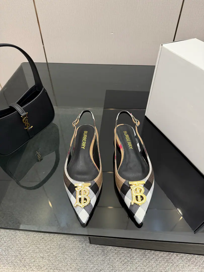 High Version Burberryy- Boboli.2026Spring and summer's new exclusive style of retrograde elegance. High heels. 🎉BURBERRYBobley England.🇬🇧Luxury brands, The rice of the hide., Original1:1Copy, The close-stringed and knitted design of round head regenerated., Decoration of branded grids. ✅Fabulous.: Original cowboy.+Bullskins. ✅Foot.: Customize sheep skins ✅Otsumi!: That's a big one. ✅He's tall.: Floor, 8.5cm ✅Codes: 35–41 （40, 41, 42Custom）