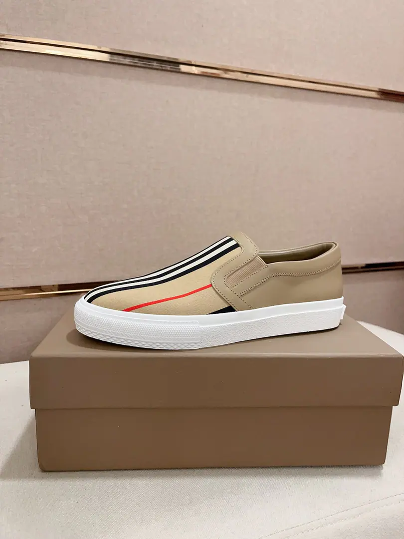 Plant prices: Top Version◾️▫️The new Barbolis' old-school low-ass sneakers., By Vintage The calf's skin is new., Decorating new brand logo. In the top of the cow's skin., Heel. Burberry Letters of the Facing logo, TPUOriginal Base！Codes:38-44. - It's a deal.45