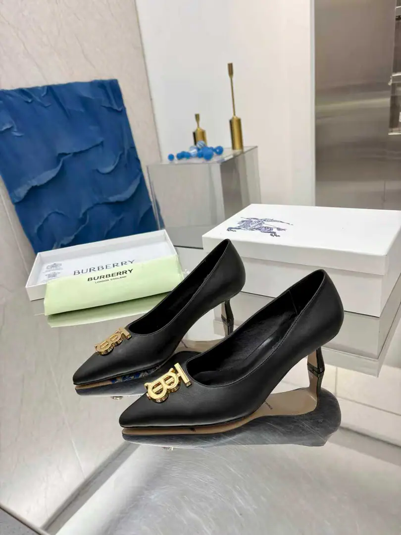 🌈🌈🌈New stuff on the shelf.☘️☘️Burberry Bob Li and..., Autumn shoes.🌺🌺🌺Channel cargo A sulfide shoe with a papolitico.🌈🌈It has to be the same.！🌺🌺The shoe face is a very special piece of Boboli., Three-line electric cushion., Original Open button, The extremely soft leather material is perfectly compatible with the two-foot curve of embroidery.. ❤️❤️Barboli's all vulcanized., The new smoothing and grinding of the bottom line is a natural display., It's not the original technology., 🍎🍎It's a tough process., Flat, Siu5.CMSimulate the skin., Codes:35~42(35.40.41.42.No re-election.)Ping, Siu