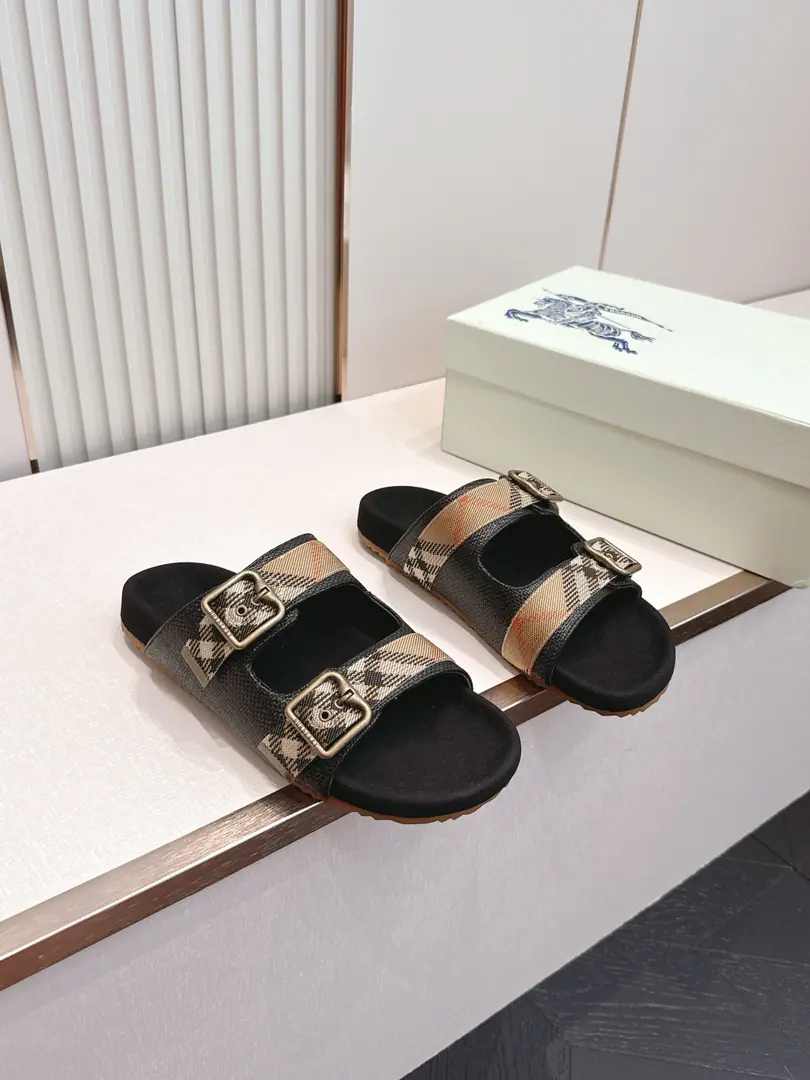 - Boboli.Burberry Classic slippers. It's made of soft anti-featur., It's a work of art in Italy.. I'm putting a lot of pressure on the grid., The soles of the pressurized shoes., It's a top-end logo.. & Make modifiable B Font-button Ring, A symbolic sand with decorated flowers. Burberry Gravity. Fabulous.: Counter-featur./Bullskins. Reeb.: In silk cow. Otsumi!: Rubber bubbles Codes: Female size35/41（35, 41Custom） Men38/45（45Custom）