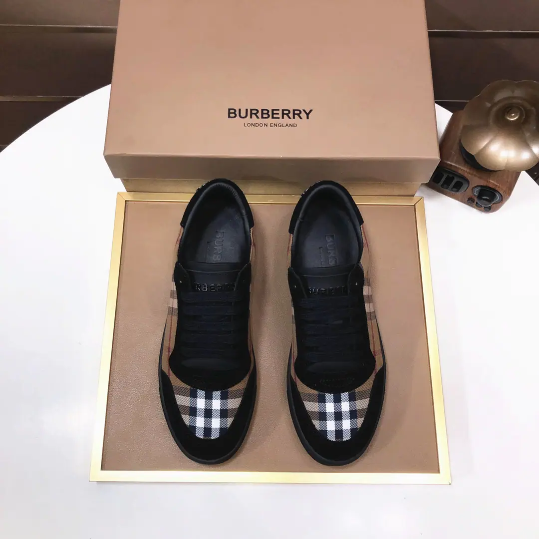 Plant 【burberry- Boboli.】Classic low-band sneakers.｜Imported cattle skin with classic glycerine.｜In the sheep's skin.｜Original Base｜The finest things to wear are comforts. Size: 38-44（45Do it.）