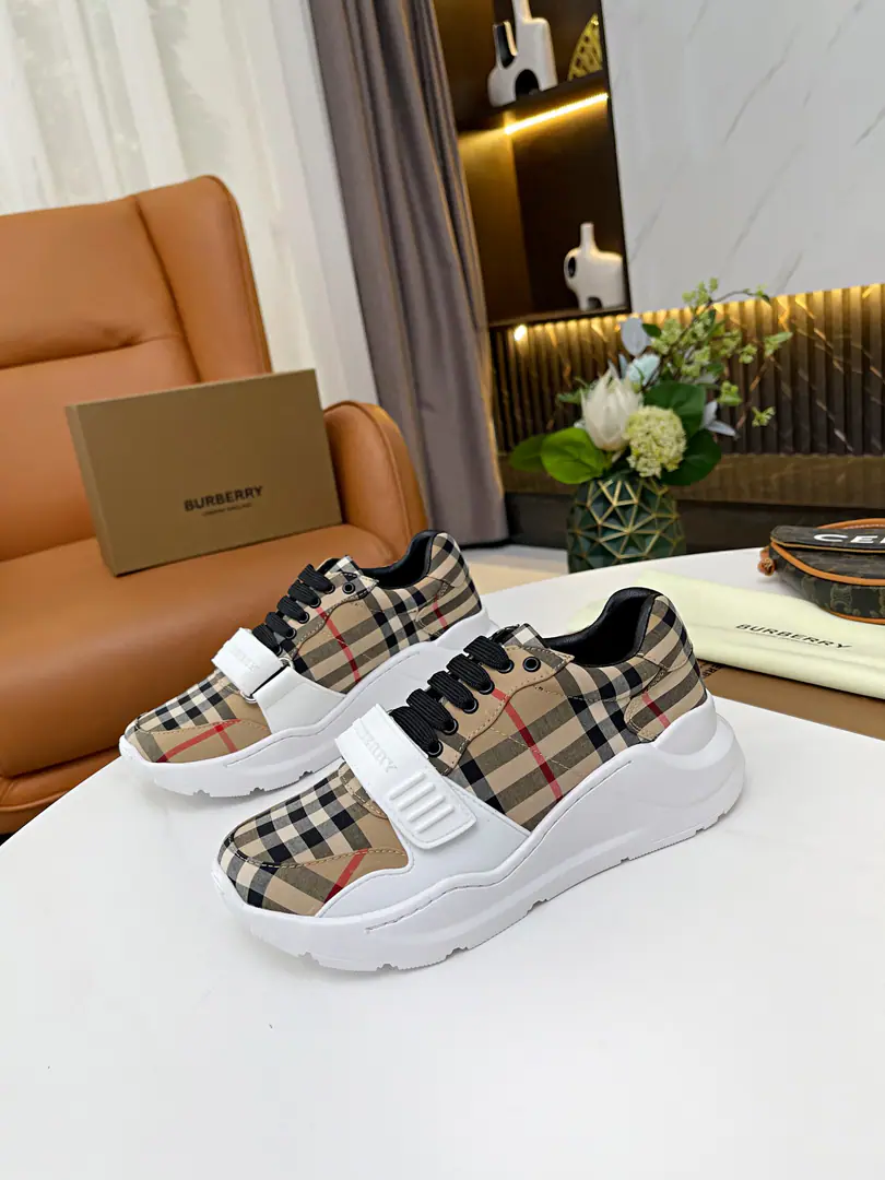 🌈Supply year round, Don't worry about it.！Women,Men BurberryBobley.2020Big booty., Recite the purchase board, The tablet, the head., Original plate reprint sign, It's either expensive or high-end.🙈🙈, Welcome to physical comparison.！ ✅Fabulous.: Silk cow skin.+The sheep. ✅Reeb.: In the plain motion., In the silk cow. ✅Otsumi!: The prototype is open.TR ✅Colours: 18Colour Optional ✅Codes: Female35-40, Men39-45（35,45Custom） ✅Packaging: Plaster packaging