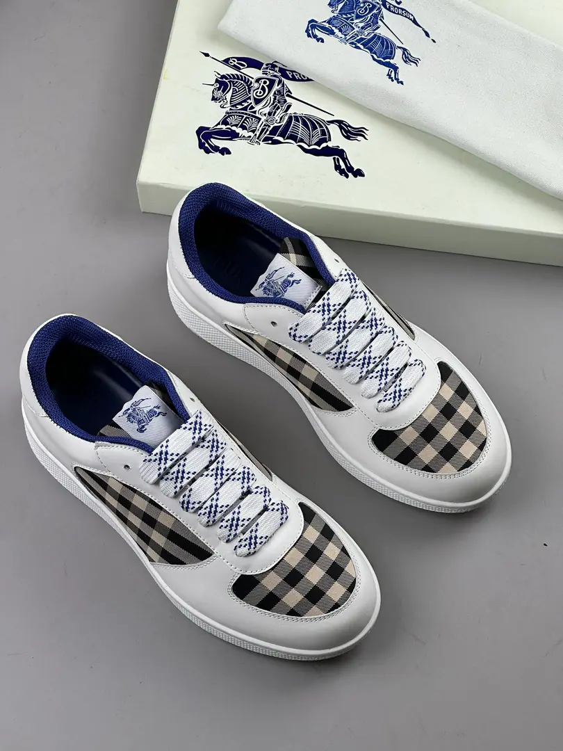 The Bavori Network is synchronizing the latest update. Sports shoes, It's made of smooth little cow skin.. It's a work of art in Italy., A little bit of a mix of brand-specific material. Use the net eye liner., Shoes belts are integrated into large-sized grids., The rubber shoe bottom is a collection. Burberry Letter logo. Bandage Design Round shoe head. The horse's knight's logo is on the shoe tongue.（EKD）Label Leather shoes. Shoes bottom strap. Burberry Letter logo Normal leather shoe size.39 40 41 42 43 44
