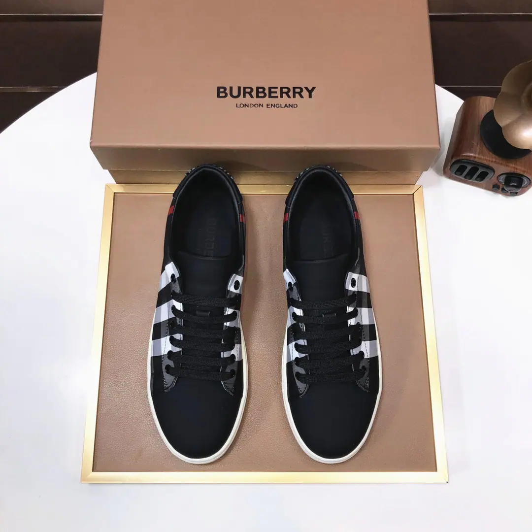 Plant 【burberry- Boboli.】Classic low-band sneakers.｜Imported cattle skin with classic glycerine.｜In the sheep's skin.｜Original Base｜The finest things to wear are comforts. Size: 38-44（45Do it.）