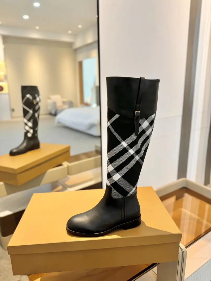 Burberryy Bobley. 𝑩𝒚𝒓𝒃𝒆𝒓𝒓𝒚𝒚 💝 👠 𝘽𝙪𝙧𝙗𝙚𝙧𝙧𝙮𝙮 Bobley.2023The latest exclusive boot release is classic.👢 Unique. Release ⚠️Requisition high version ⚠️Burberryy - Boboli. A lazy, elegant, understanding style. 🎉BURBERRYBobley England.🇬🇧Luxury brands, The rice of the hide., Original1:1Copy, Synchronize new cabinets A classic shoe-designed tattoo with graceful knowledge.. ✅Fabulous.: Original cow leather with a rib cloth. ✅Uchi.: Customize sheep skins ✅Otsumi!: The original is really a big one. ✅He's tall.: 1.5cm ✅Codes: 35–41 （40, 41Custom）