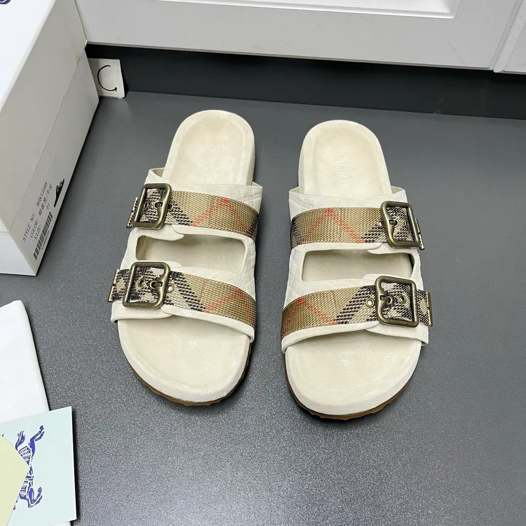 New paragraphBurberry 2026Summer men are out of money., Double rows with men slippers out of the oven., Four colors.. Use head-deck skin., I'm putting a lot of pressure on the grid., Customize branding of band designs, It's a work of art in Italy., The soles of the pressurized shoes., It's a top-end logo.. & Make modifiable B Font-button Ring, A symbolic sand with decorated flowers. Burberry Gravity. Fabulous.: Cow-faced skin. Reeb.: In silk cow. Otsumi!: TPU Colours: Black, Yellow palm., InkGreen, Mibai.4Colour Optional Codes: 39/40/41/42/43/44 COriginal Box Packaging+Dustproof bags Welcome to the order.