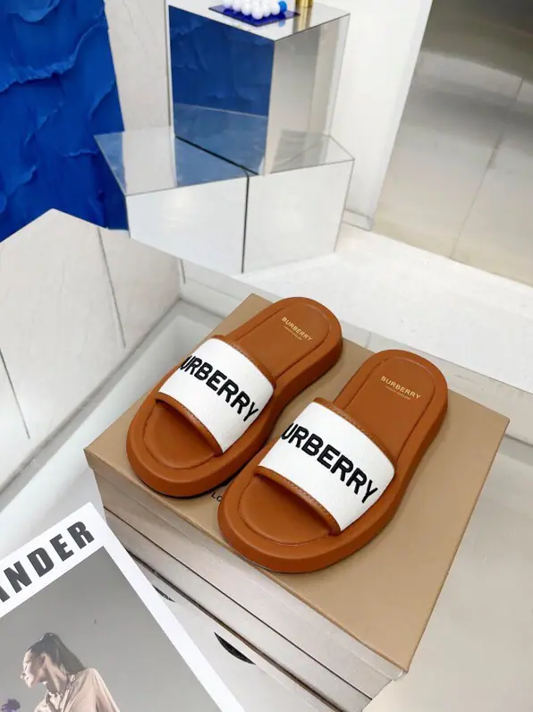 Men's clothing(39-44No re-election.44.45)🌈🌈🌈BurberryBobley.2022The year-old primed silk slippers.🔥🔥, Recite the purchase board, 🌸🌸🌸The only one who can be a big shot. 🌺🌺 ✅Fabulous.: Cotton ✅Reeb.: In the sheep's skin. 🌸🌸 ✅Otsumi!: Rubber XPU 🍎🍎✅Colours: Brown. ✅Codes: 35-40, （40.41No re-election.）