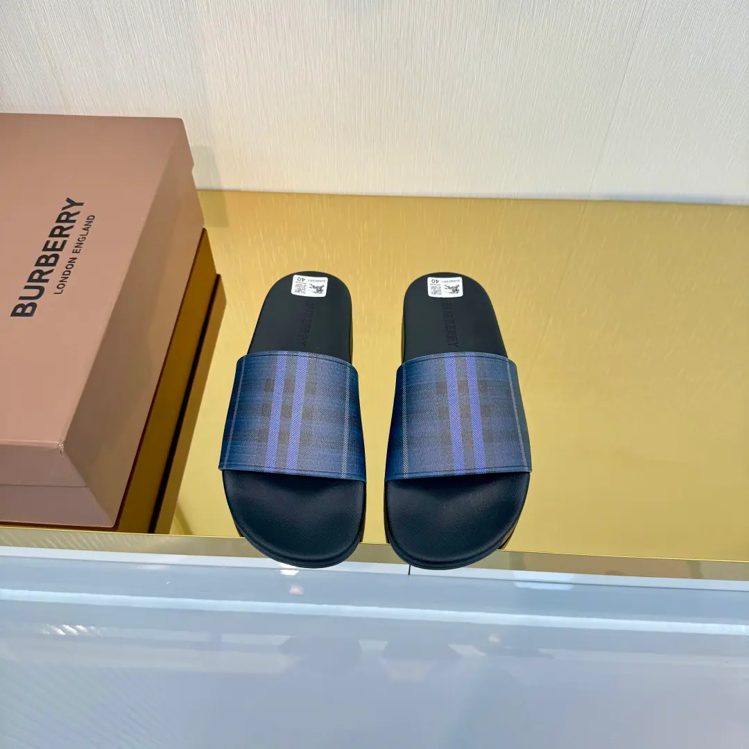 Plant price The new slipper in the counter has the branded letter-based logo., And the chief creative director. Riccardo Tisci It's... Burberry First Show Series Name「Kingdom」 Ruler Guide One to one., Pattern5DPrint Shoe.: %Environmentally friendly polyamide Shoes under the sole.: %Rubber Setup Design Codes, 36-46 The cabinet is full packaging.