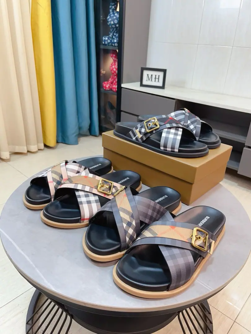 Get out of the factory.🌸🌸【Burberry】The new slipper from Barboli is a perfect job.！🔥Perfectly shaped top quality.🙈Slipper-resistant, high-end rubber floor.👣I'm a good shoeman., Standard size: 38-45 👉