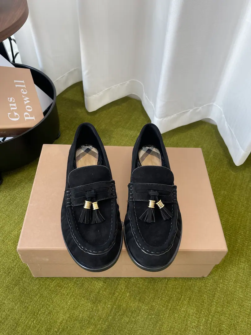 BURBERRY Bobley. - Boboli.BBR 26ss/Spring and summer, new LeFoo shoes. From the designer.Daniel Lee New new designs for LeFoo shoes. This spring and summer is a limit. The counter is very difficult to buy. The upper foot is very soft and very well-dressed. I'm so impressed with my feet. Simple old money to wear. - It's a good one. Quality control is not a worry. Recurdurdo design - A suit?, Dress., The jeans can be easily handled. Low profile and full of spirits. （ZPThe Blue Knight is a real shoe-shoe.） The shoes are in the swirly revelry. Import sheep's skin inside. Original custom-made hardware button Italian imports are so thick. Codes: 35-41（40.41I'll make sure I don't change it.）